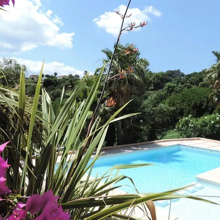 Avec Piscine Commune A Maxime 88588